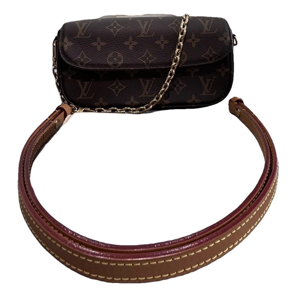 Twist Belt Wallet On Chain leather crossbody bag