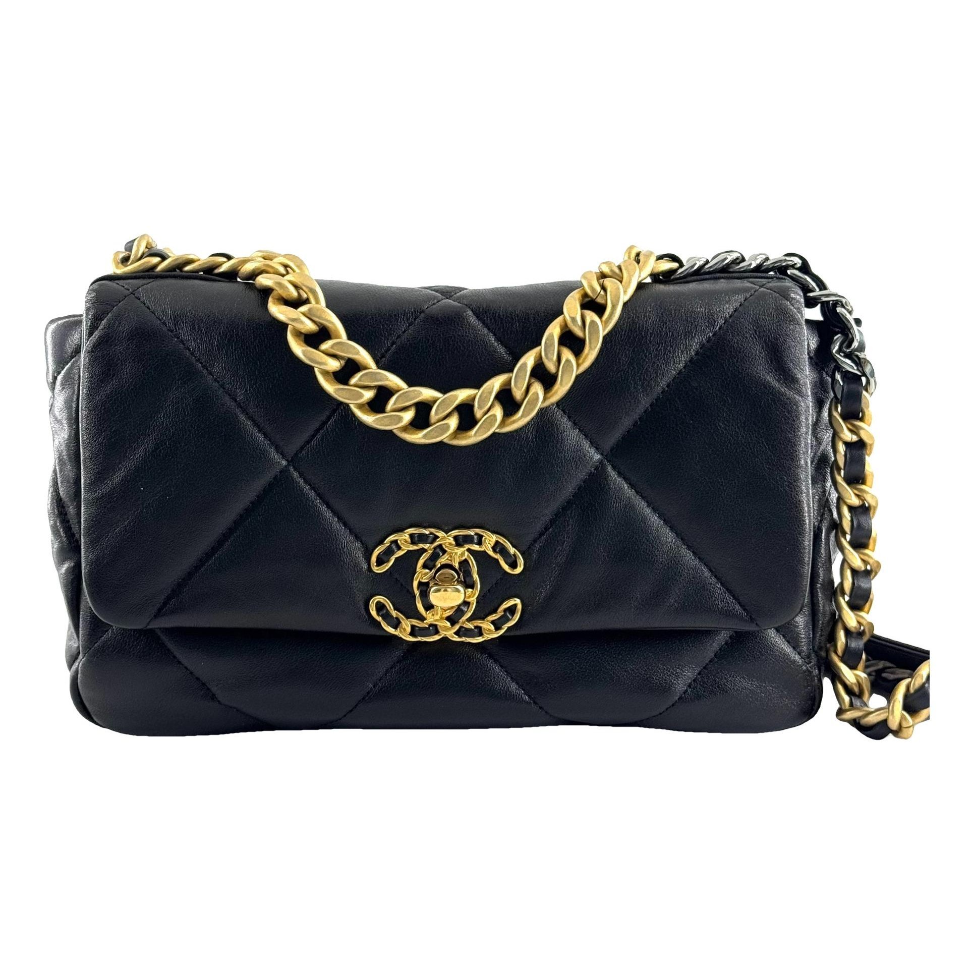 Chanel 19 leather handbag