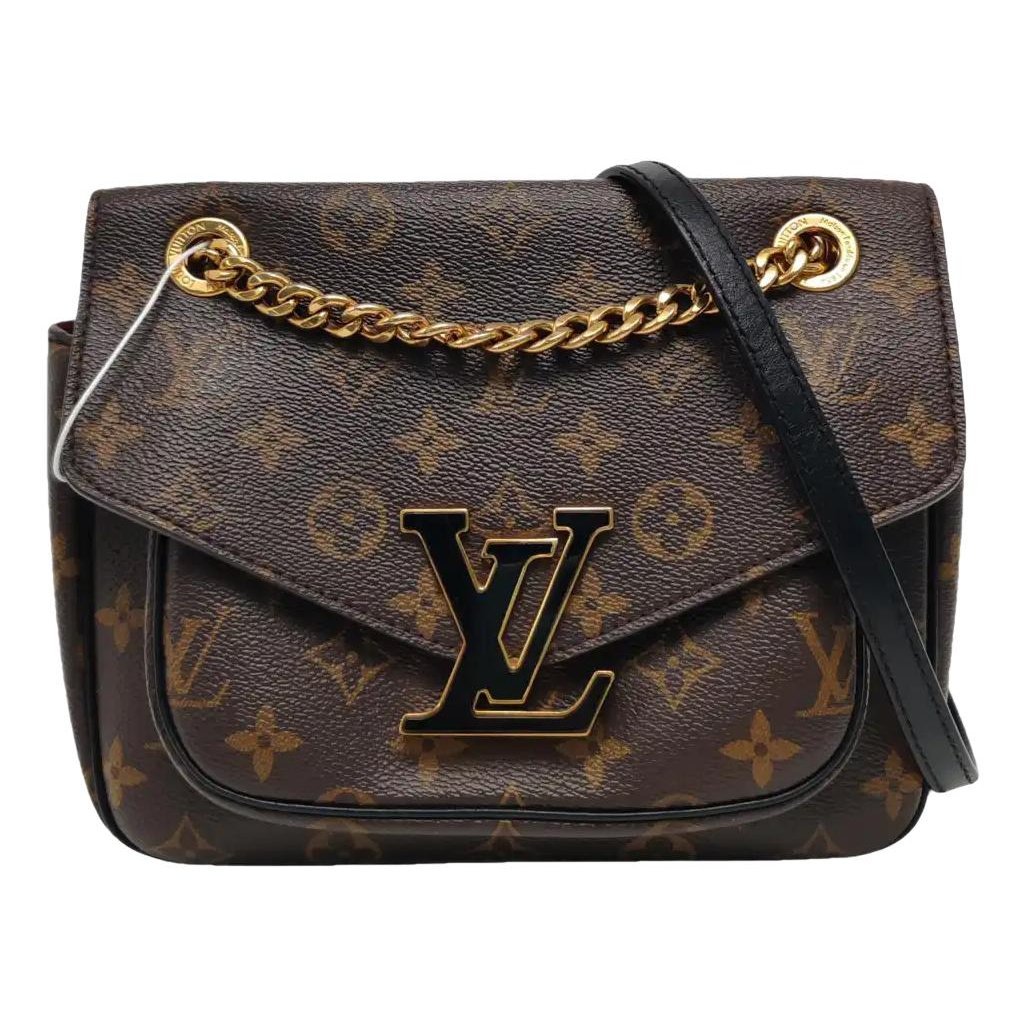 Passy leather crossbody bag