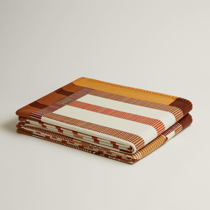 Ambre Cheval Au Box Blanket