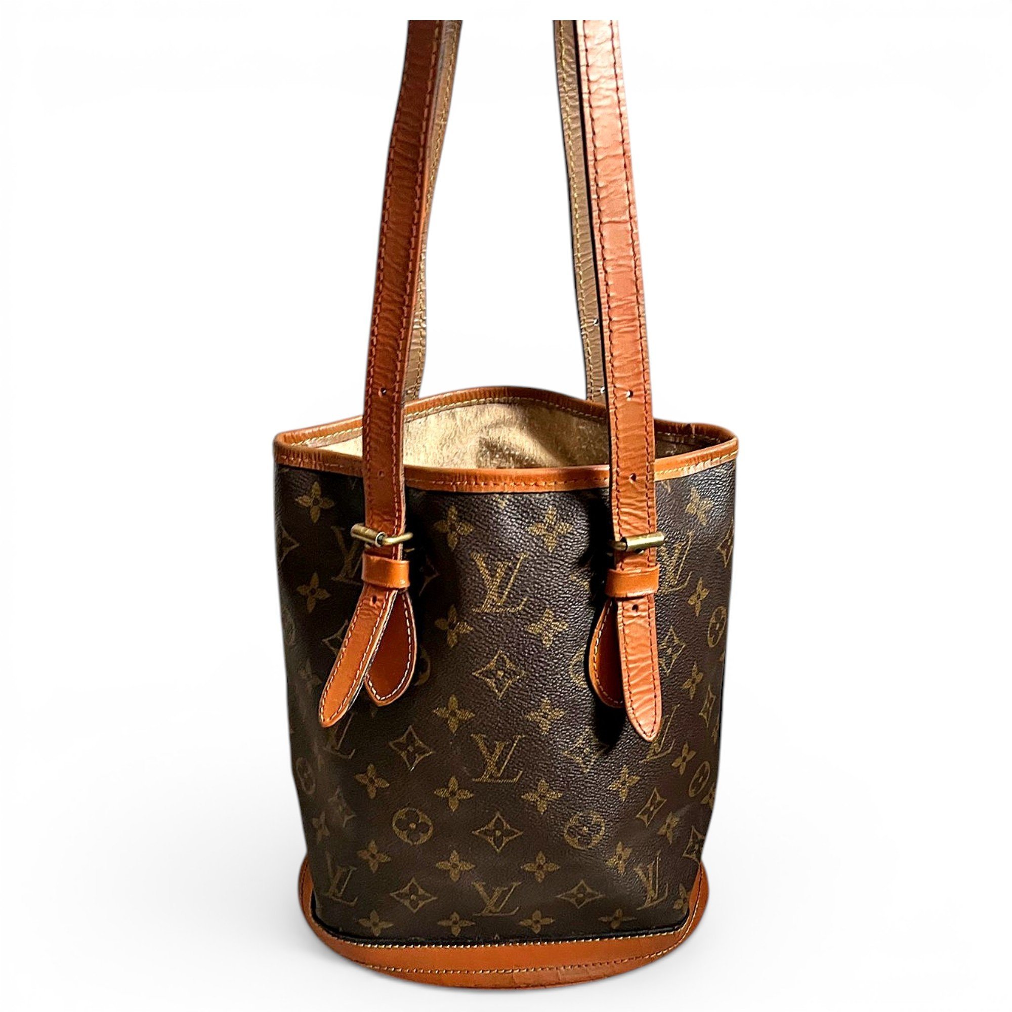 Bucket leather handbag