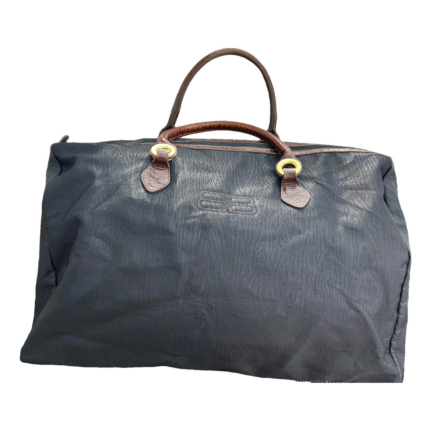 Weekender travel bag