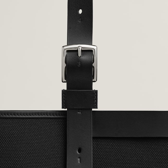 Noir Etriviere Pocket 27 Bag