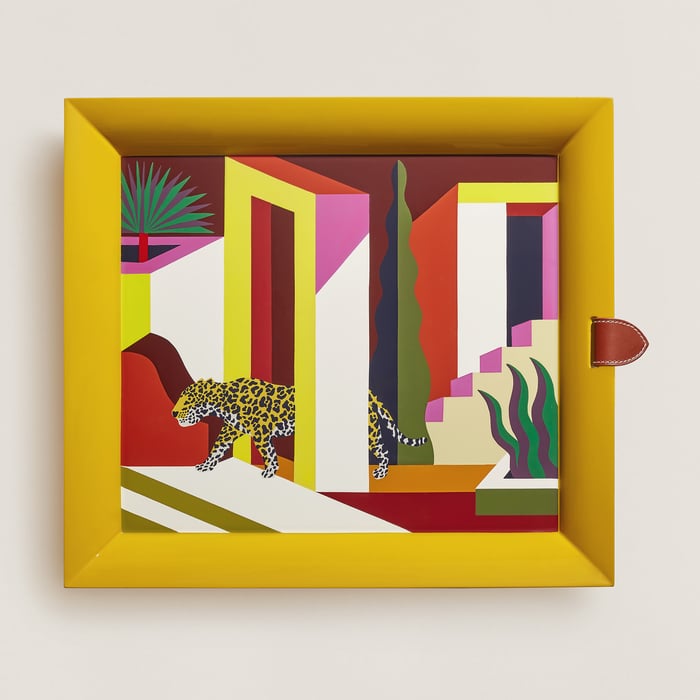 Citrine Atrium Jaguar Dans Un Jardin Mexicain Tray