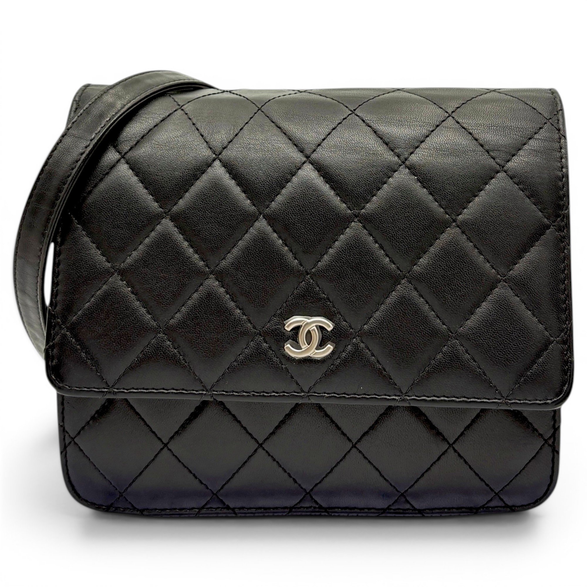 Leather travel bag