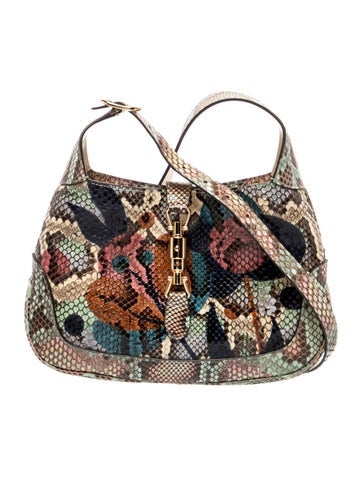 Piston Lock Bucket Bag