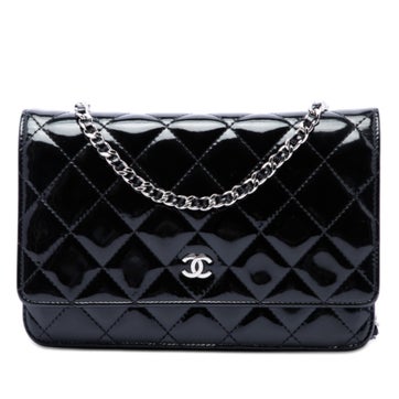 CC Quilted Patent Wallet On Chain