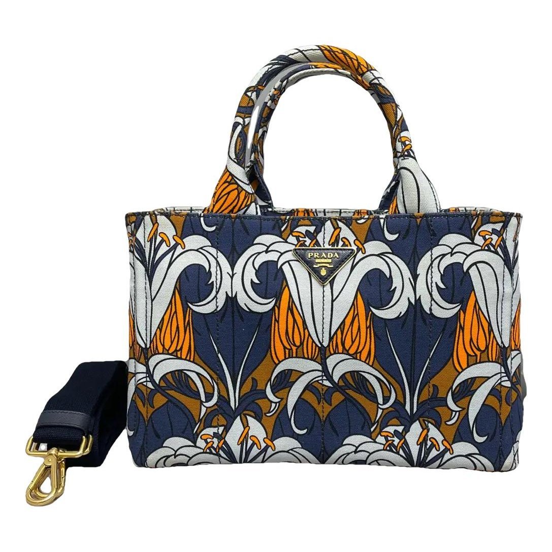 Concept cloth handbag