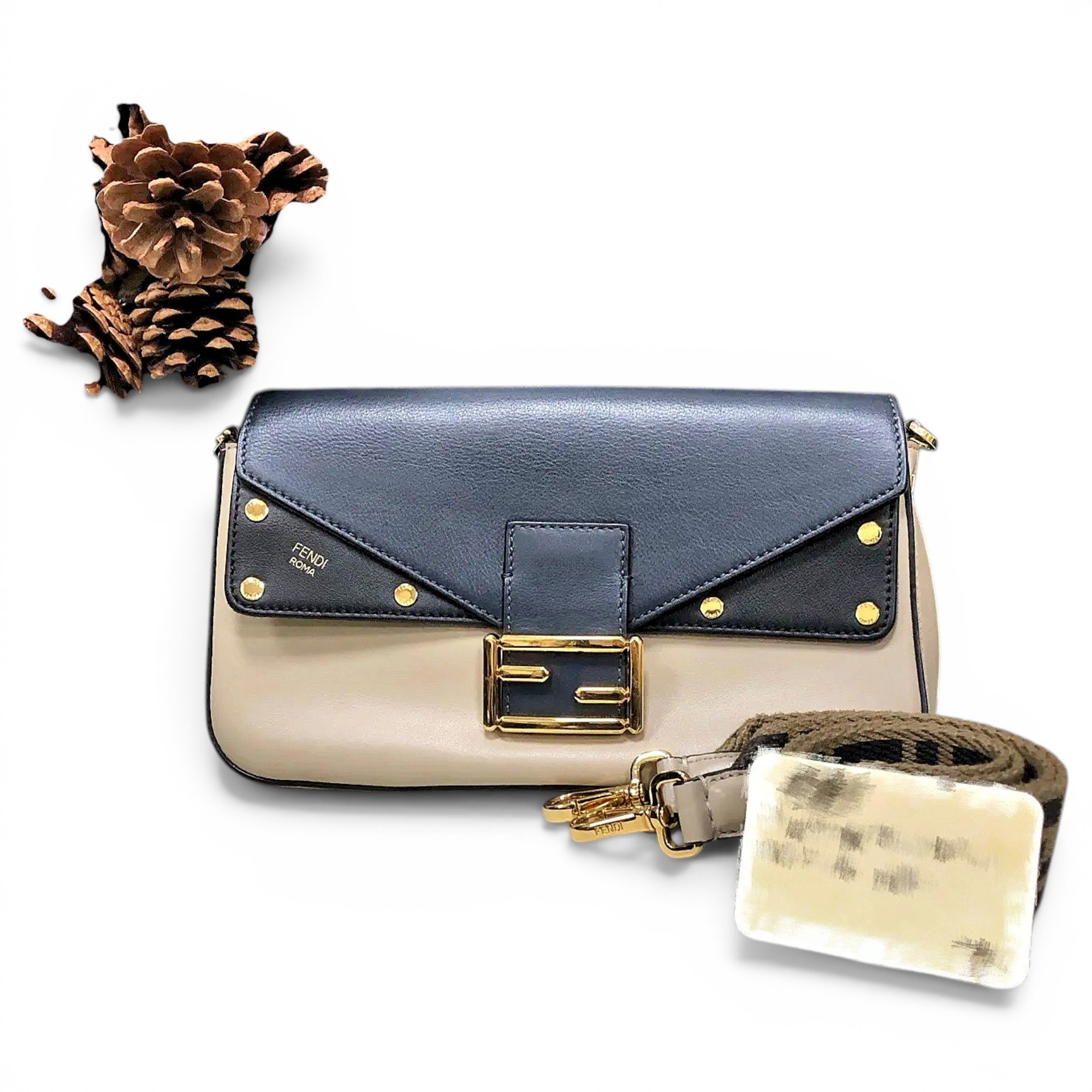 Baguette leather crossbody bag