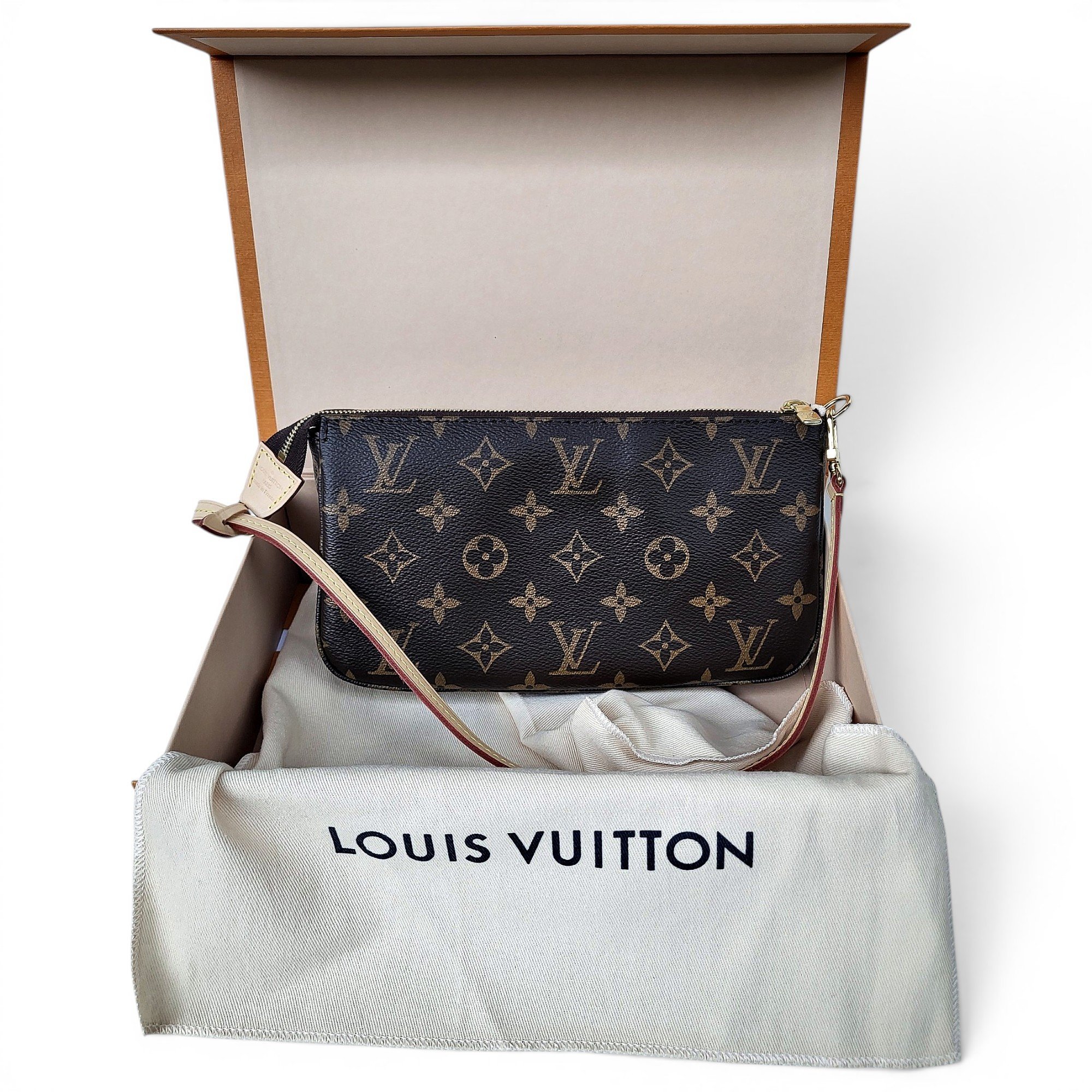 Louis Vuitton Pochette Accessoire cloth handbag