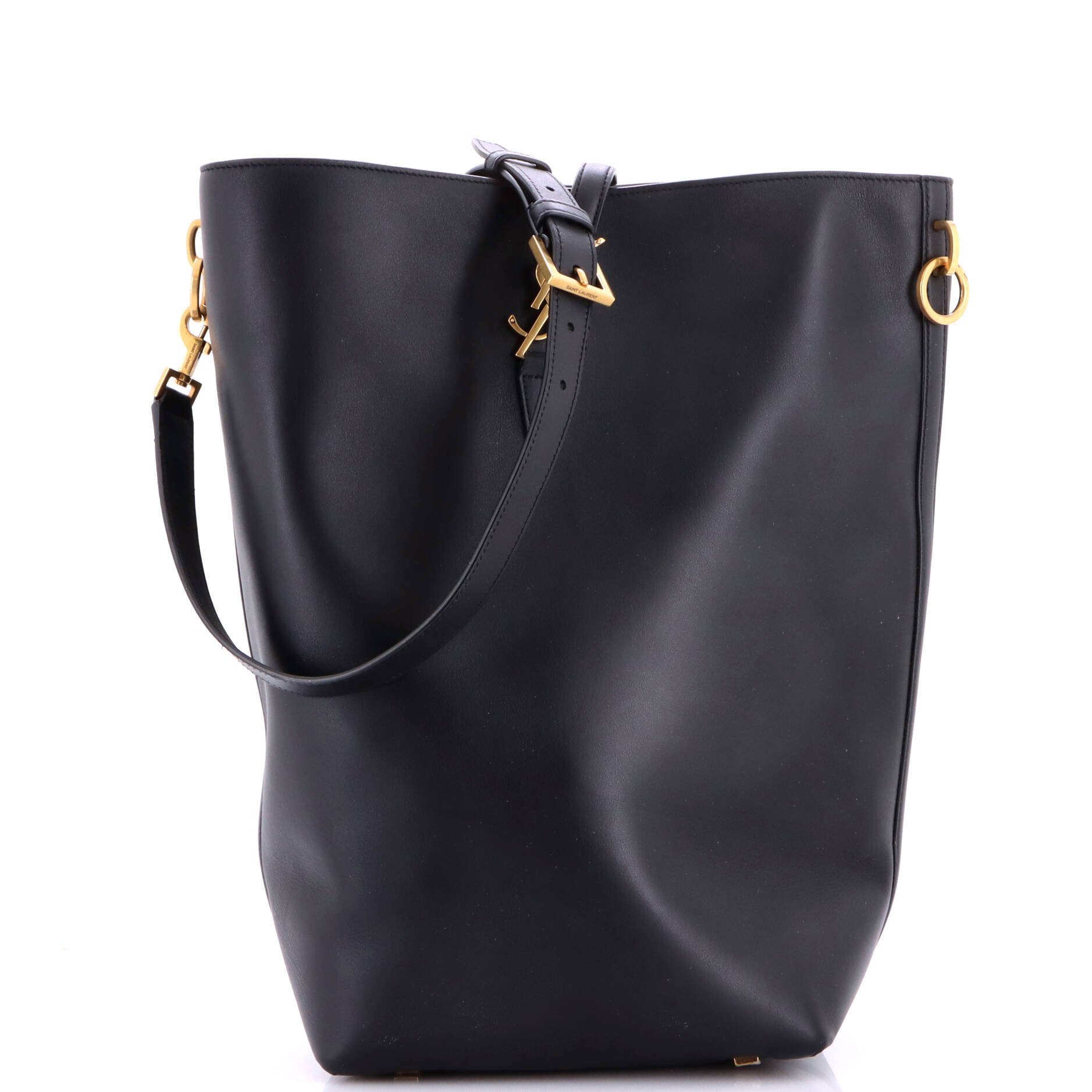 Le 37 Bucket Bag Leather