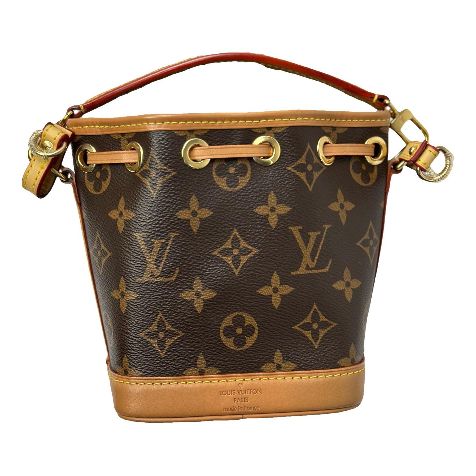Nano Noé leather handbag