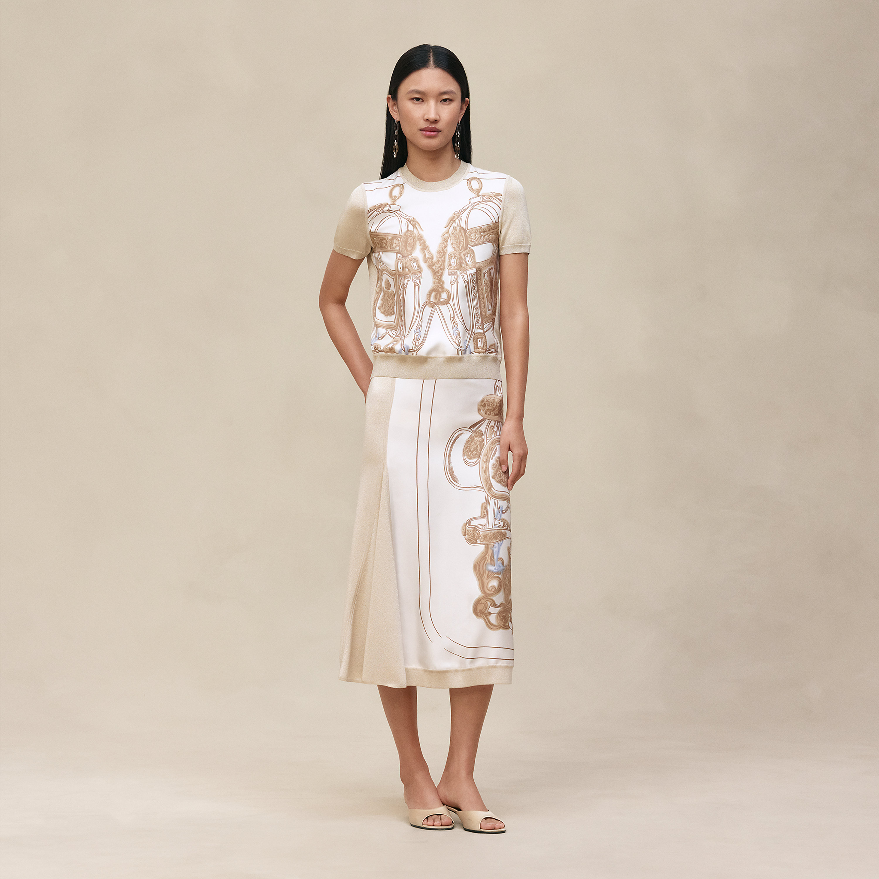 "Brides de Gala Gold" short-sleeve sweater
