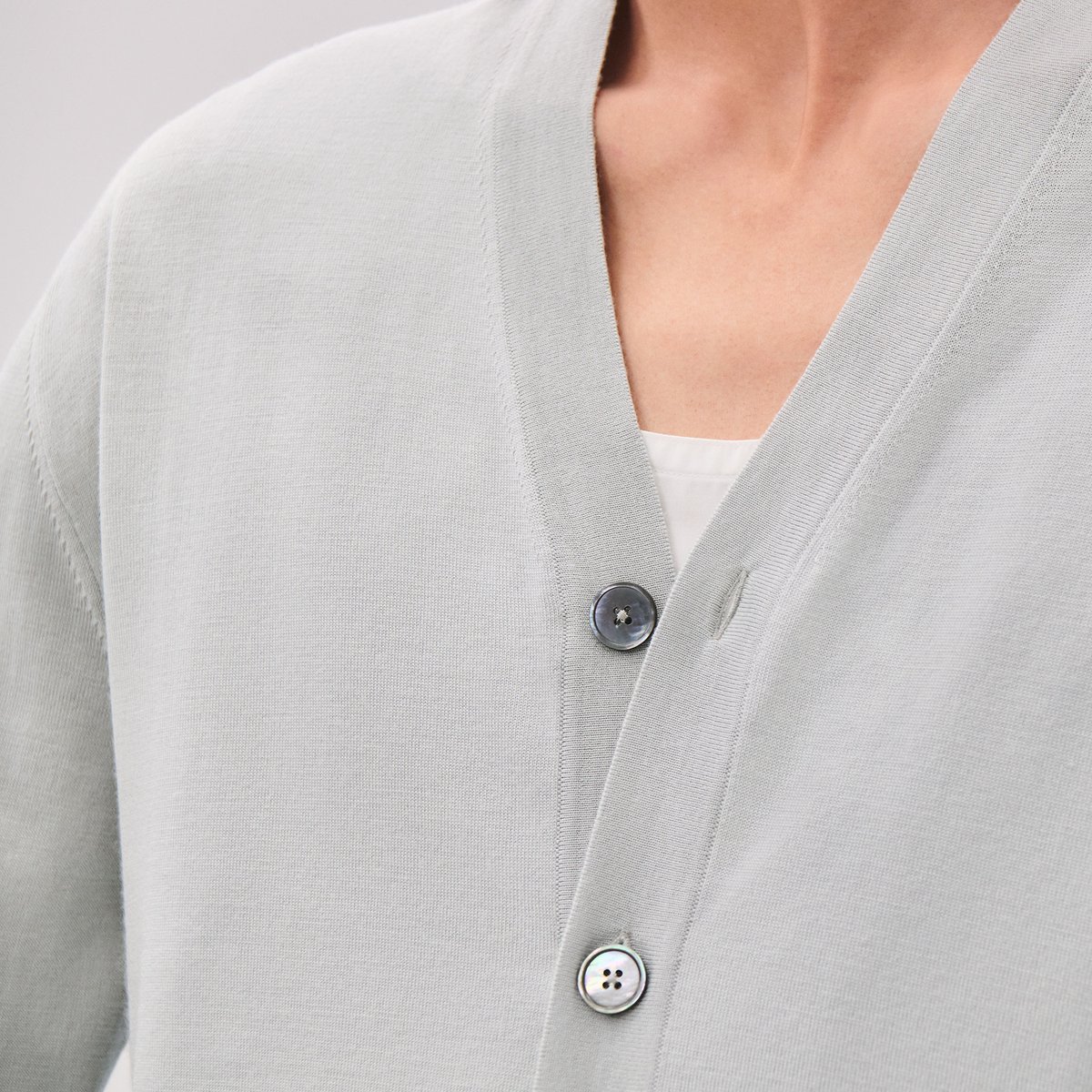 "Detail H" buttoned cardigan