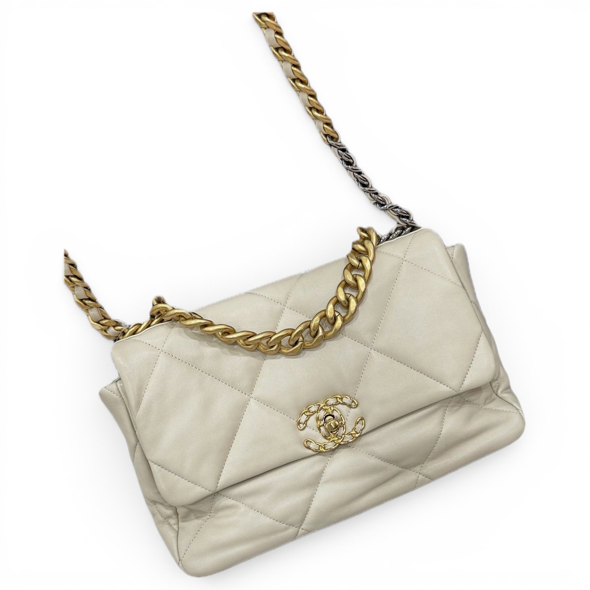 Chanel 19 leather handbag