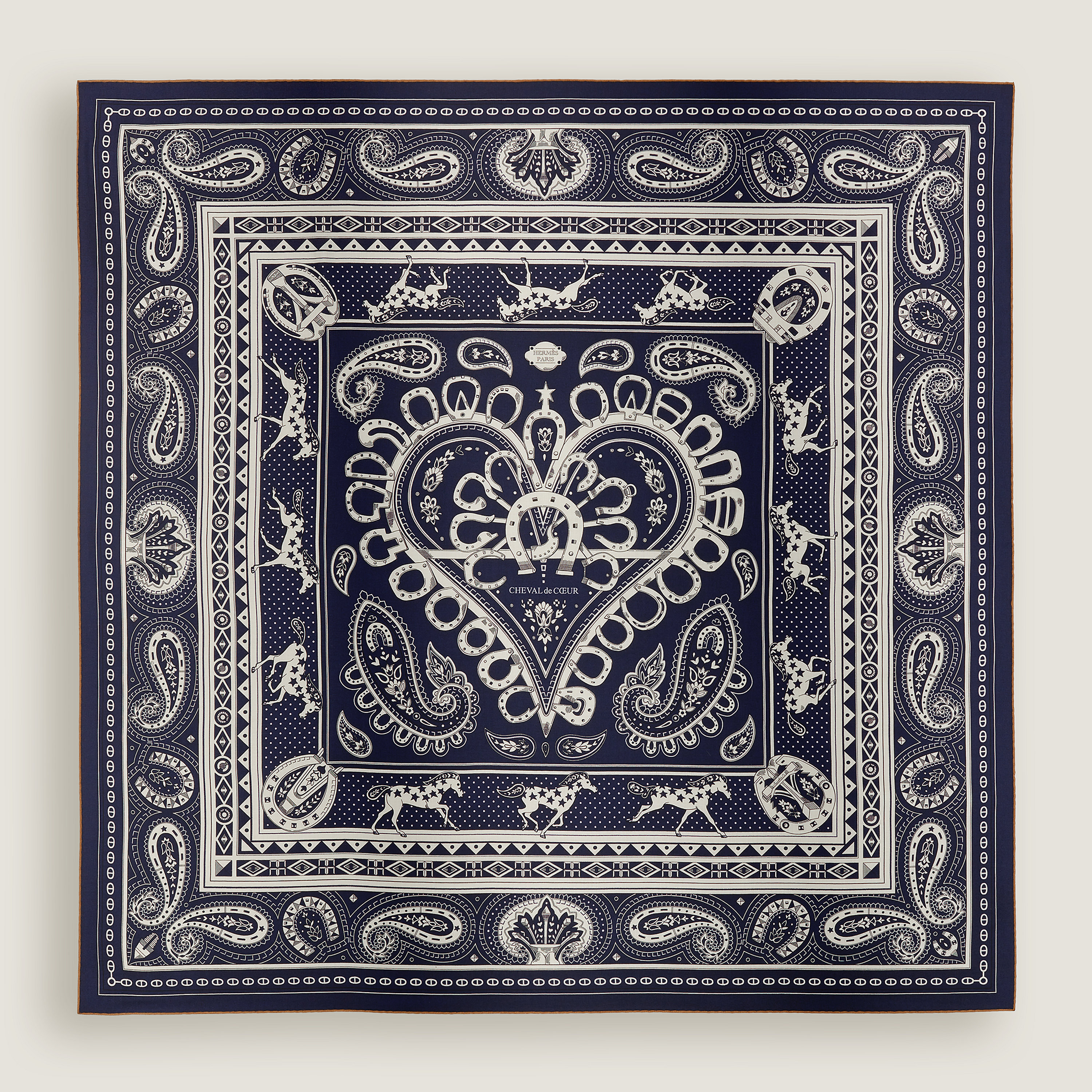 新品未使用 Hermès エルメス Cheval de Coeur Bandana shawl 140 シュヴァル ドゥ クール バンダナ ショール 140 カシミア70%、シルク30% ブルーマリン / ブラン / ノワゼット Marine/White/Noisette Cheval de Coeur Bandana shawl 140 - Beige | Hermès Canada