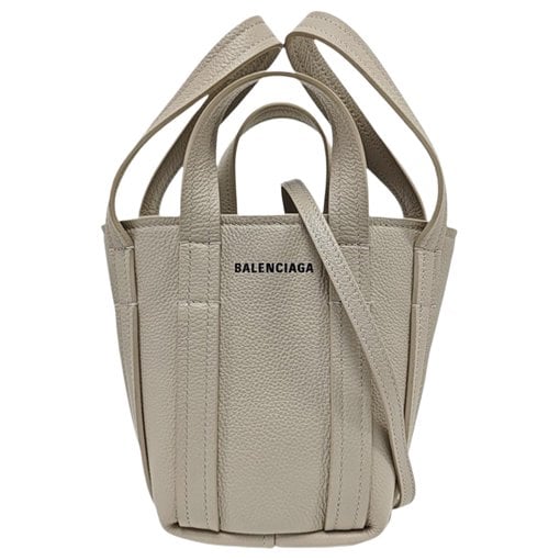 Everyday leather handbag