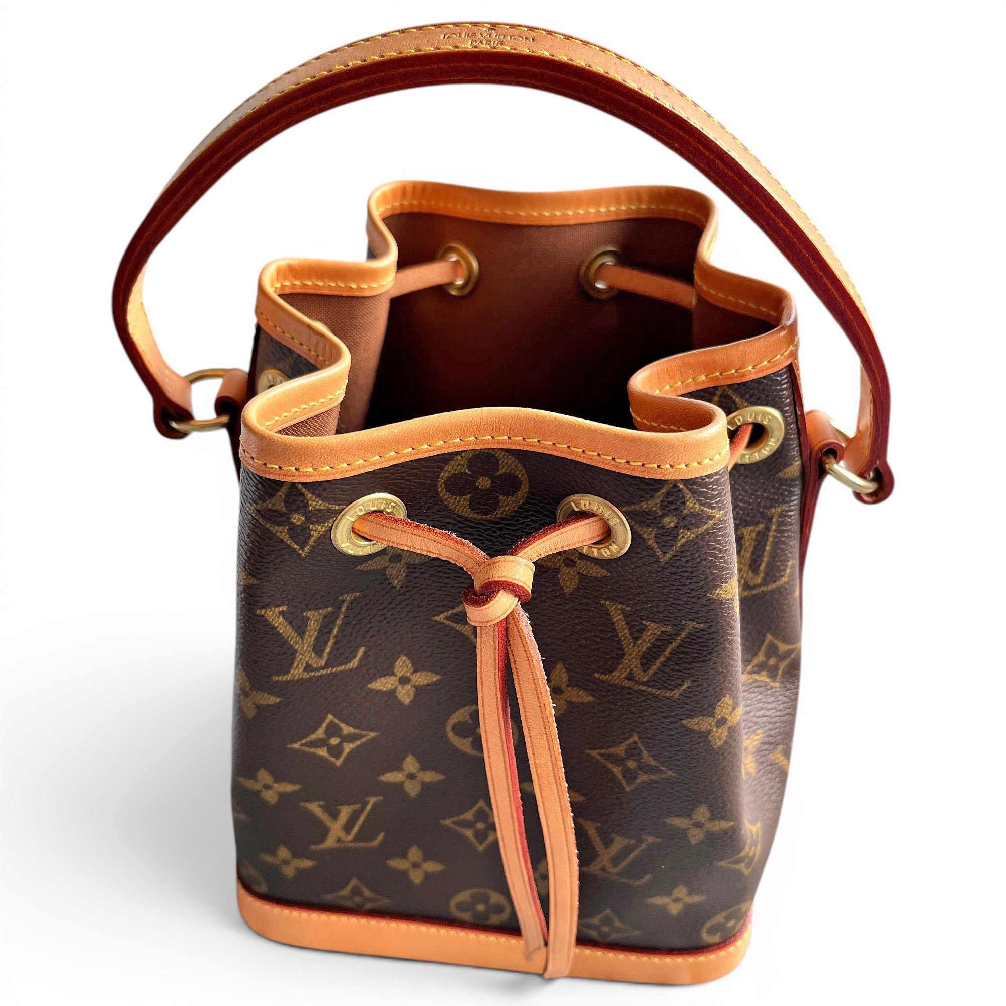 Bucket leather handbag