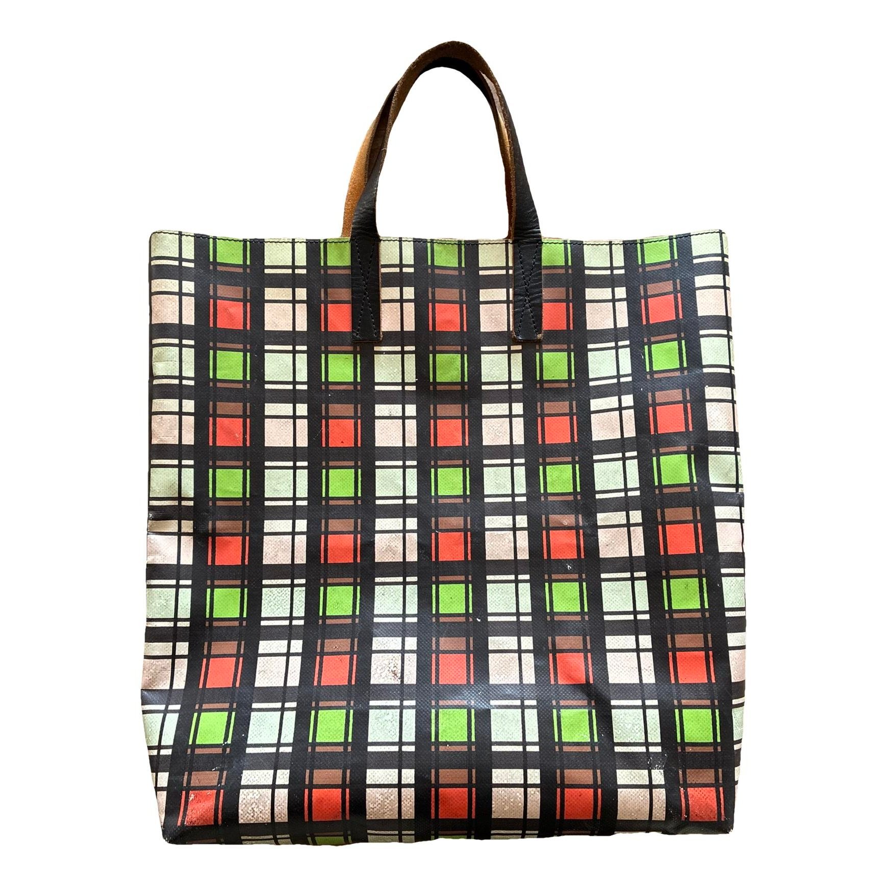 Earring patent leather handbag