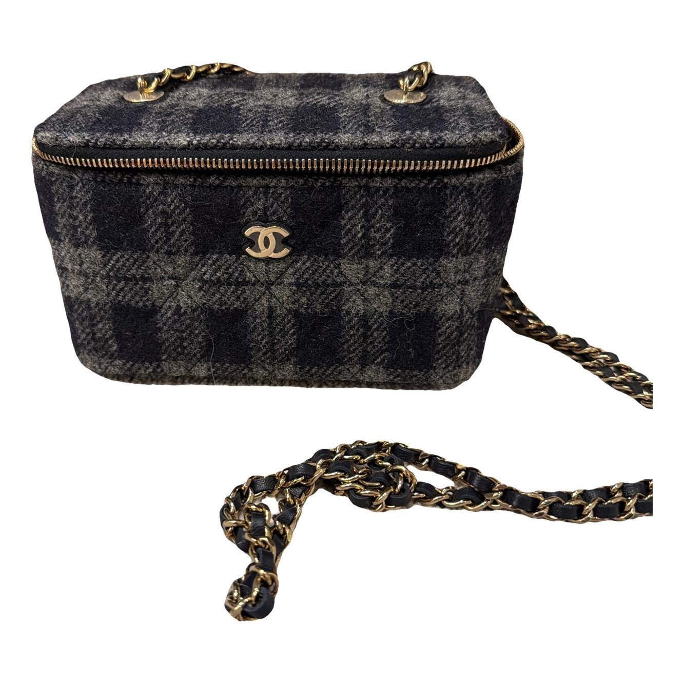 Trendy CC Vanity wool handbag
