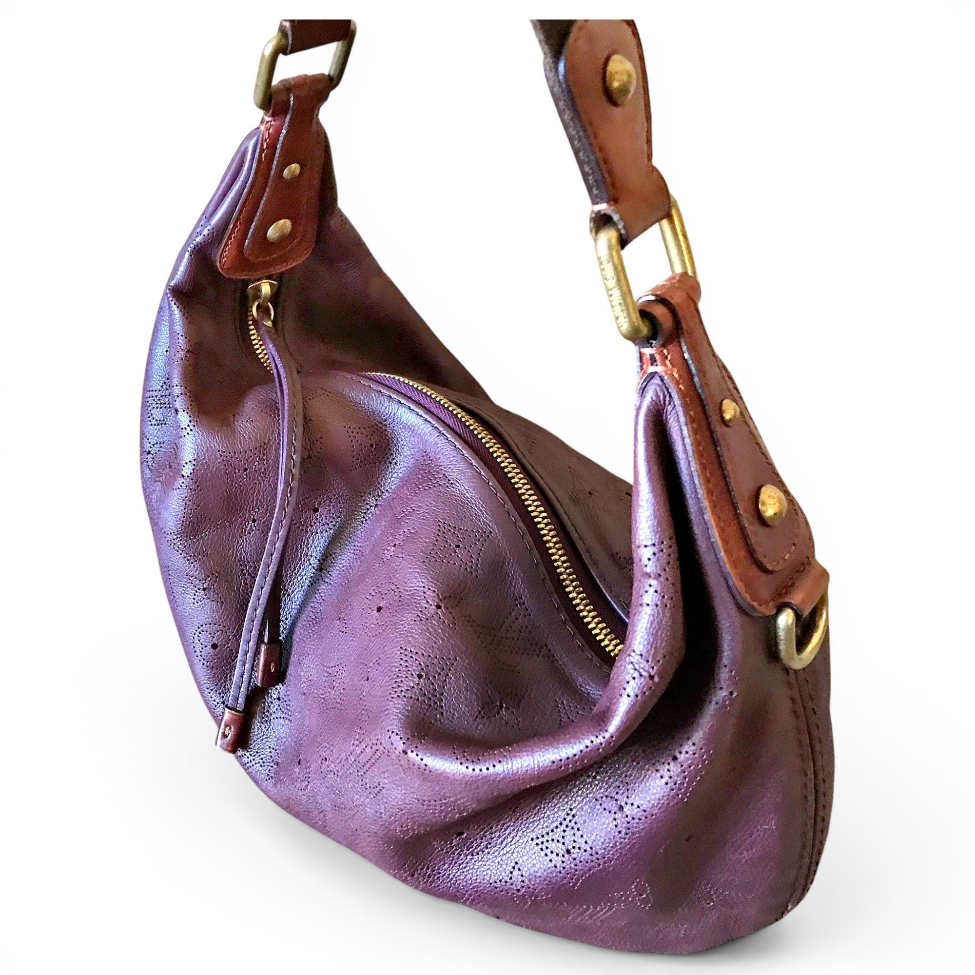 Croissant leather handbag