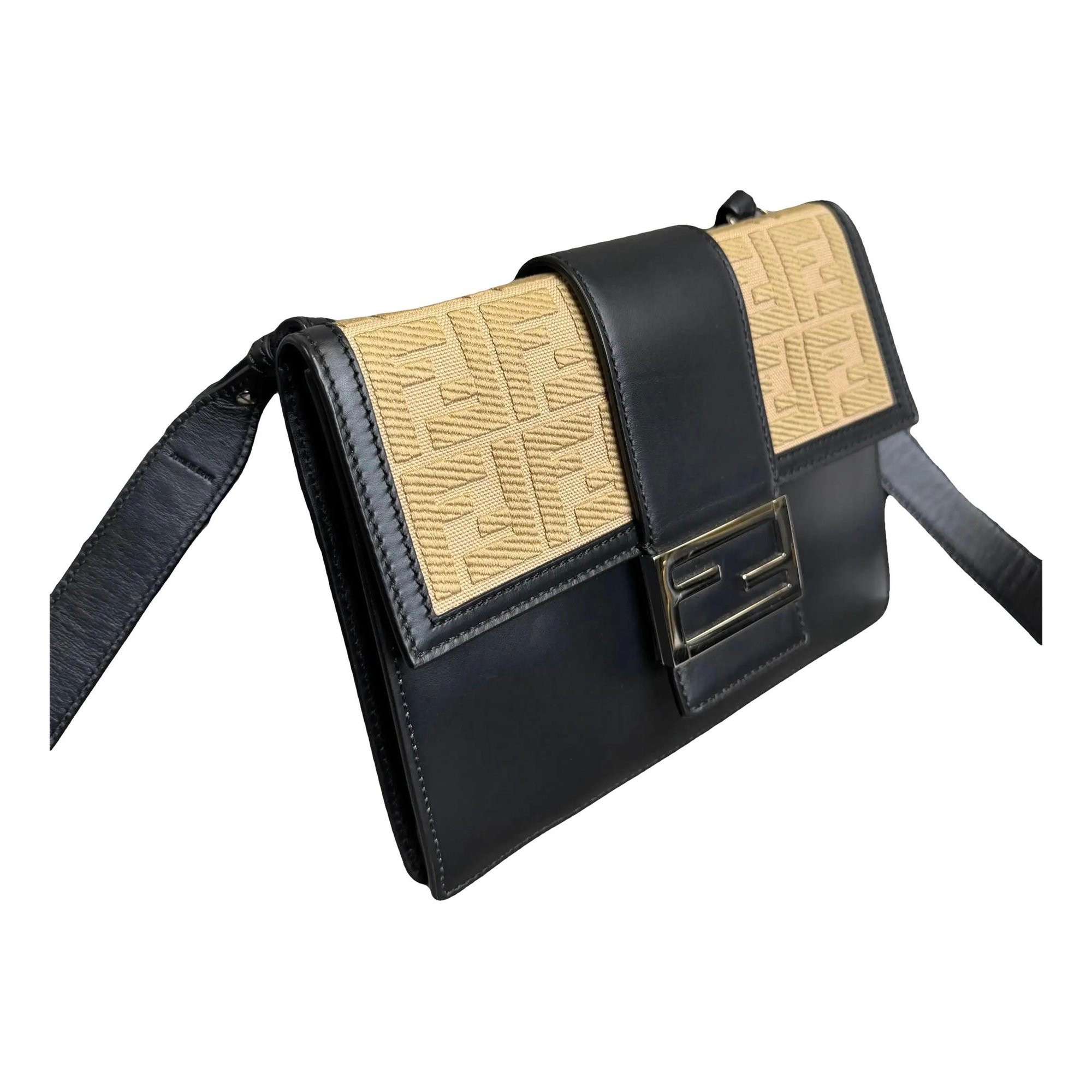 Baguette leather crossbody bag