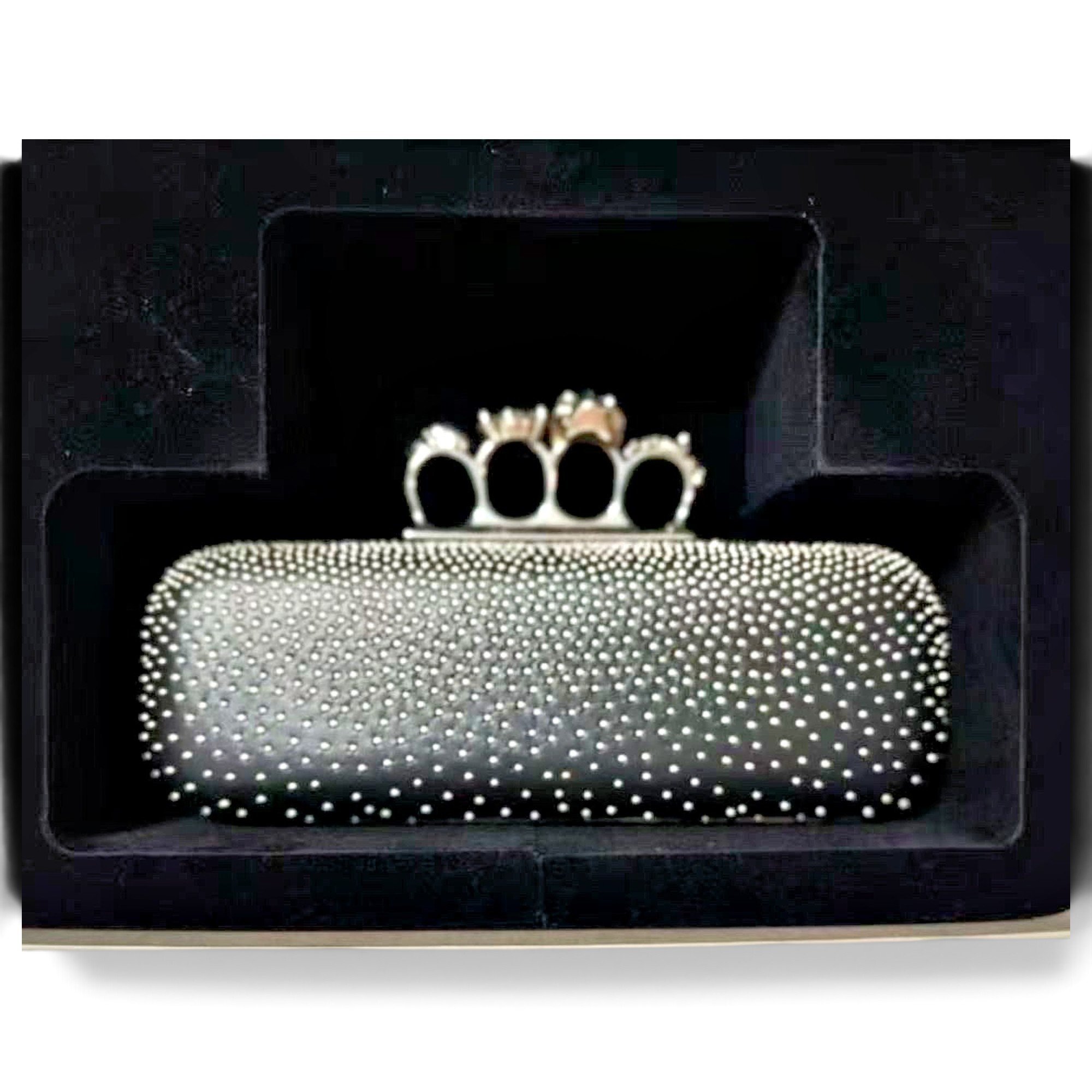 Knuckle clutch bag