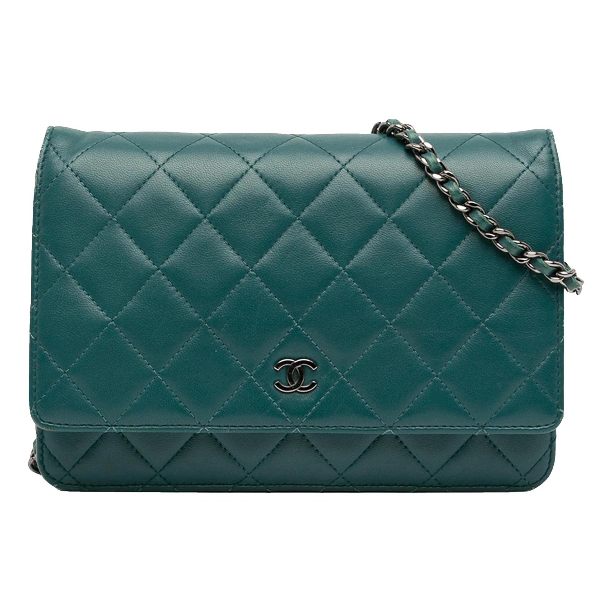 Wallet On Chain leather crossbody bag