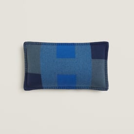H Horizon pillow, small model