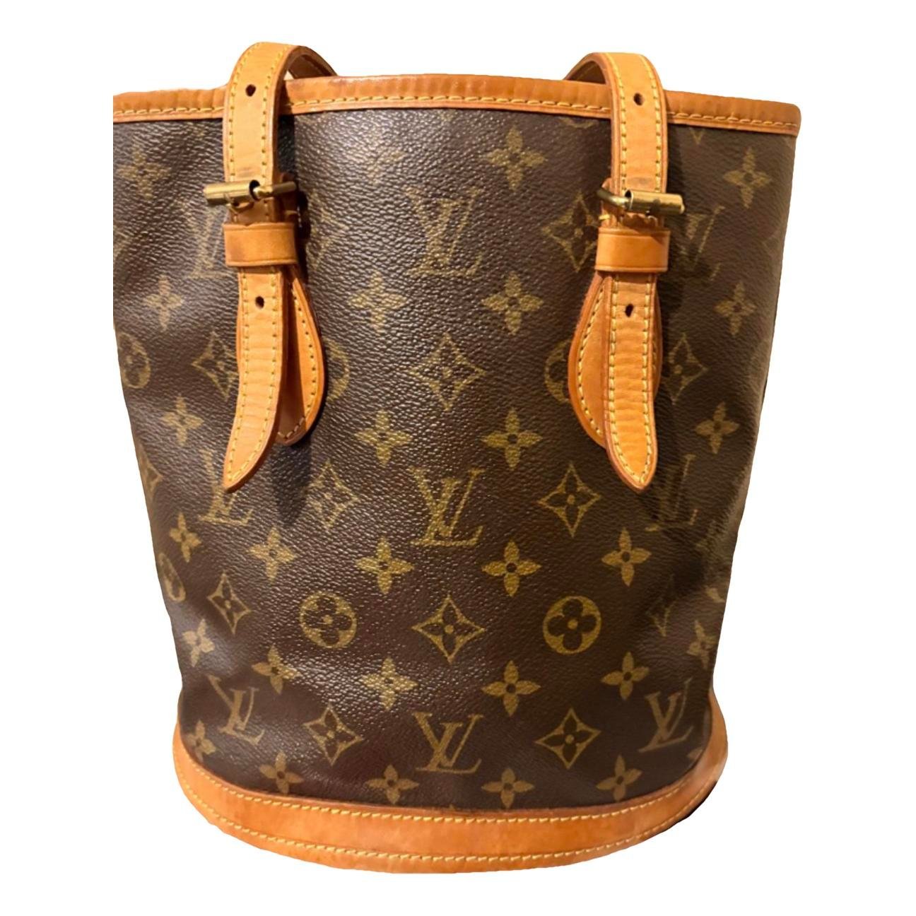 Bucket leather handbag