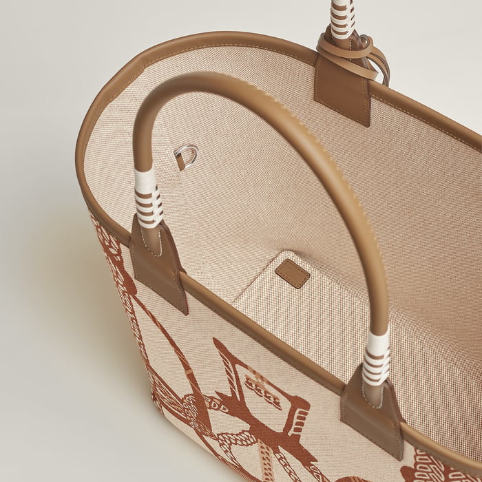 Steeple 28 Bag