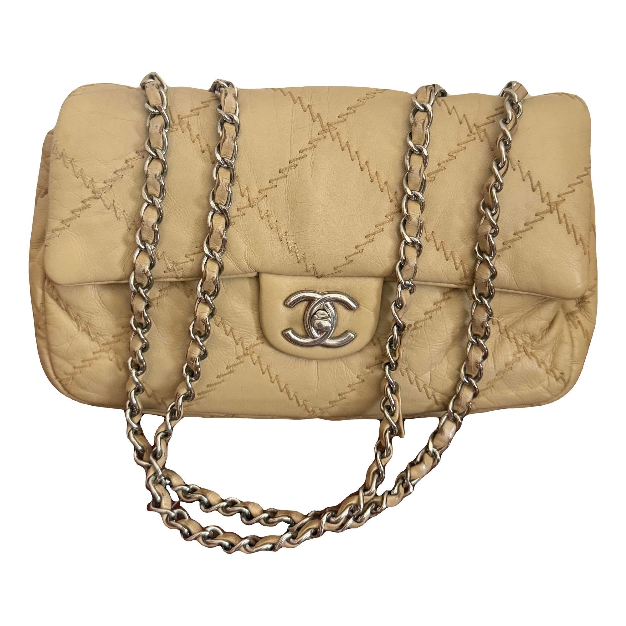 Timeless/Classique Valentine leather handbag