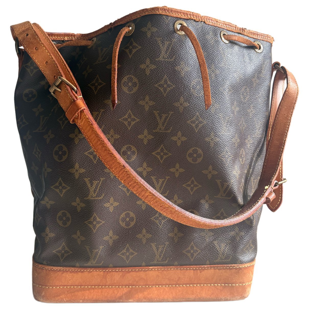 Noé leather handbag