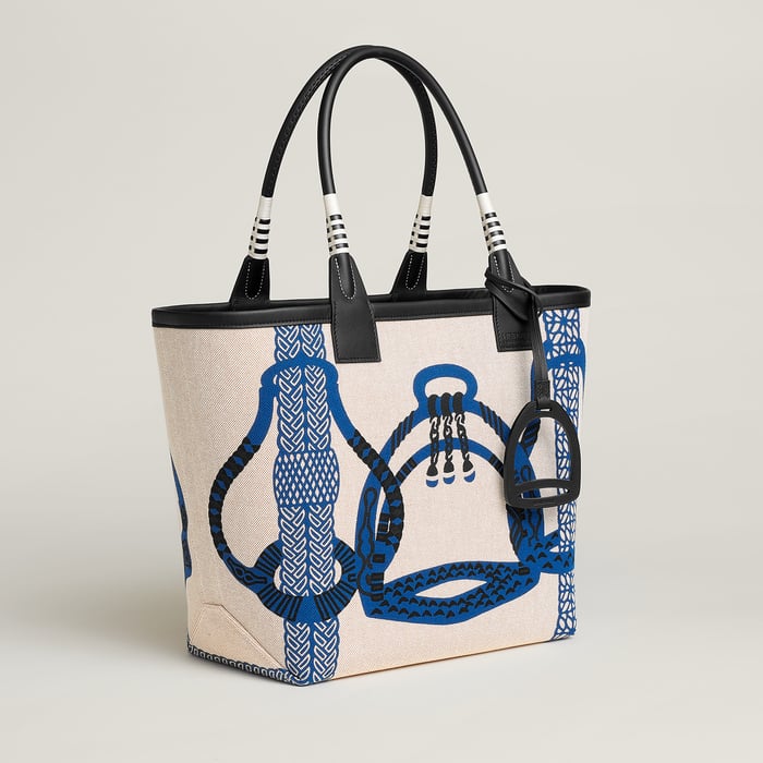 Steeple 28 Bag