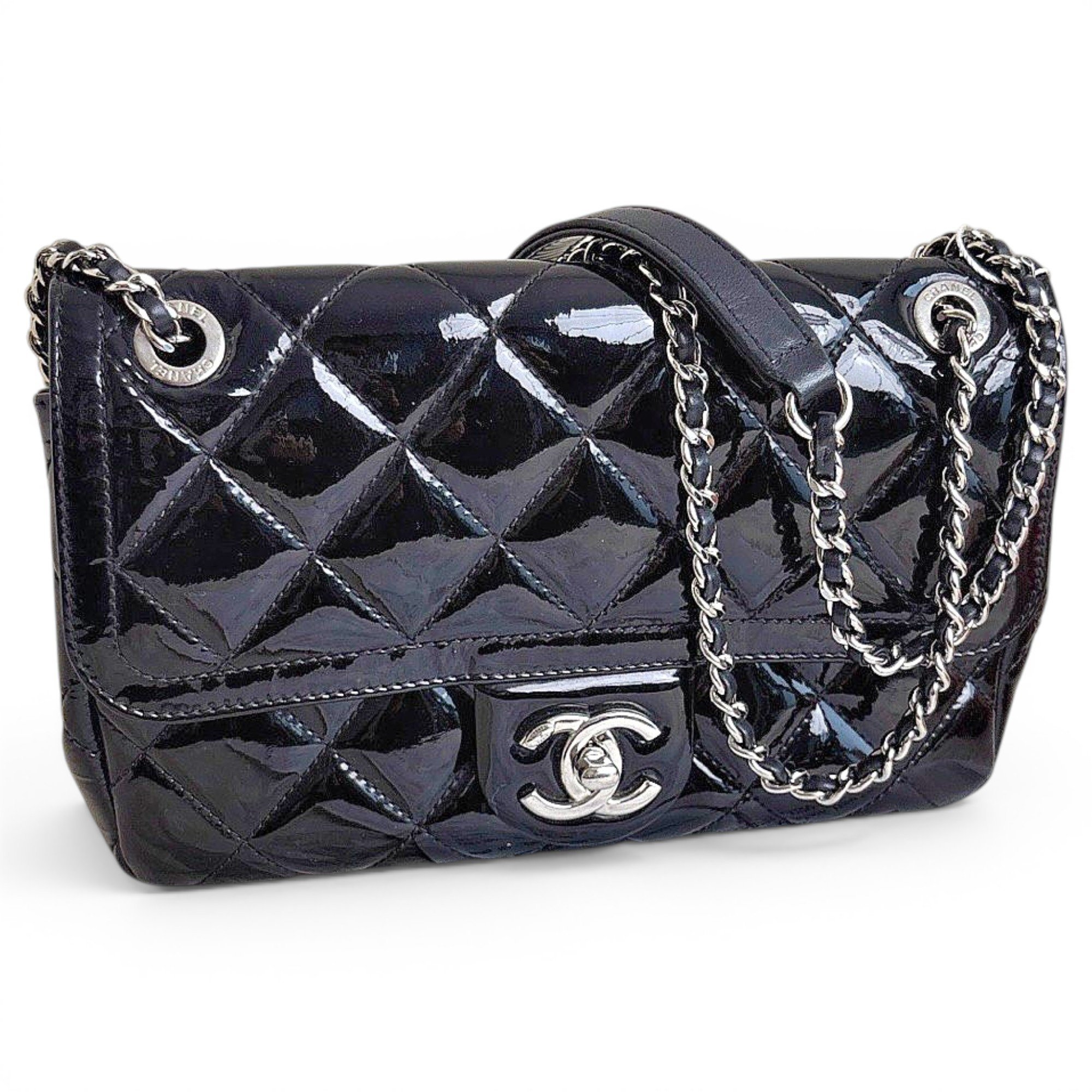 Timeless/Classique patent leather handbag