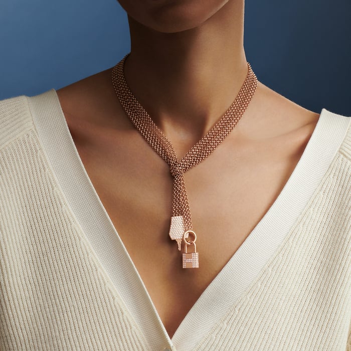 Sans Coloris Kelly Clochette Necklace, Large Model