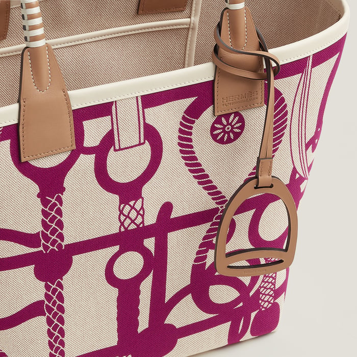 Steeple 28 Bag