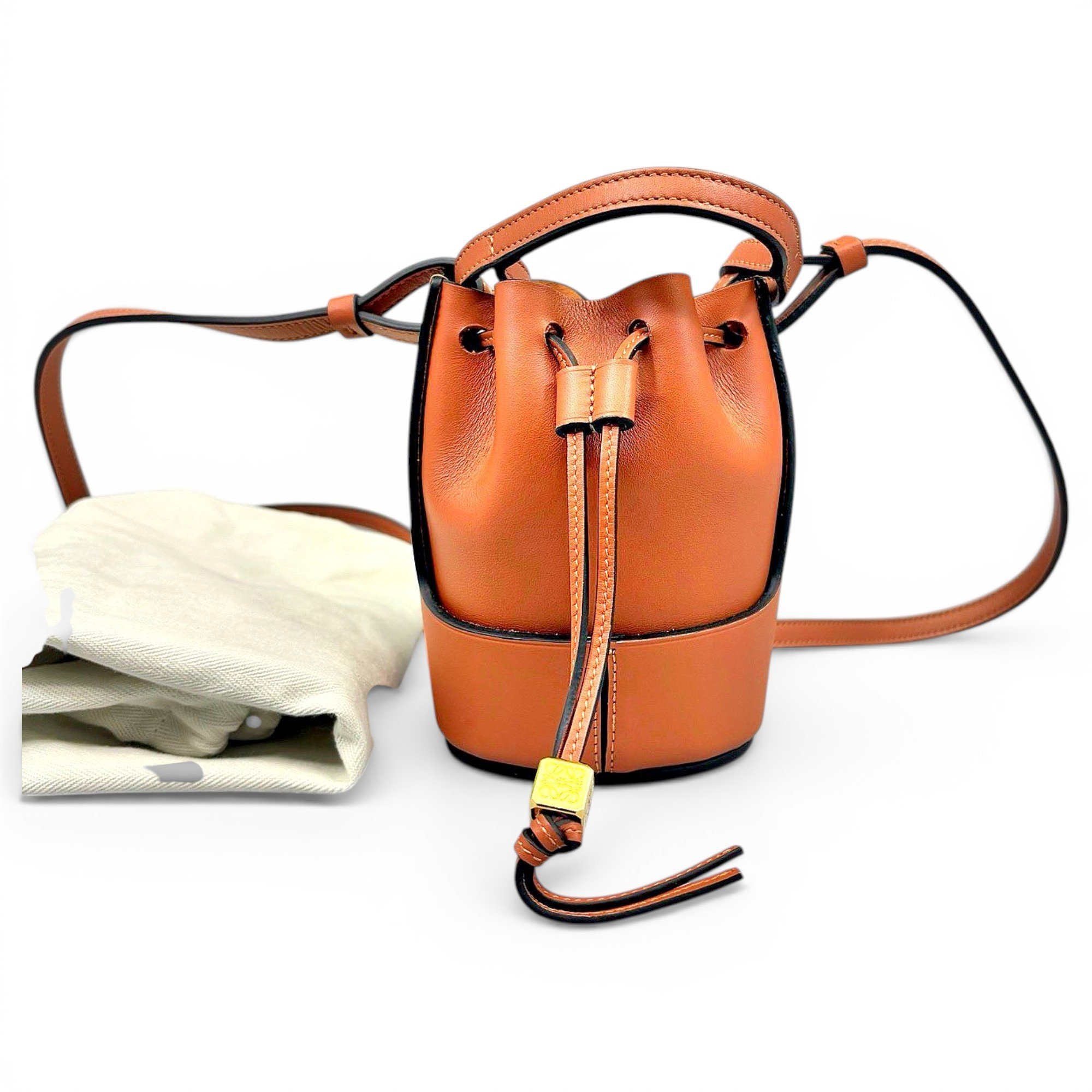 Balloon leather handbag