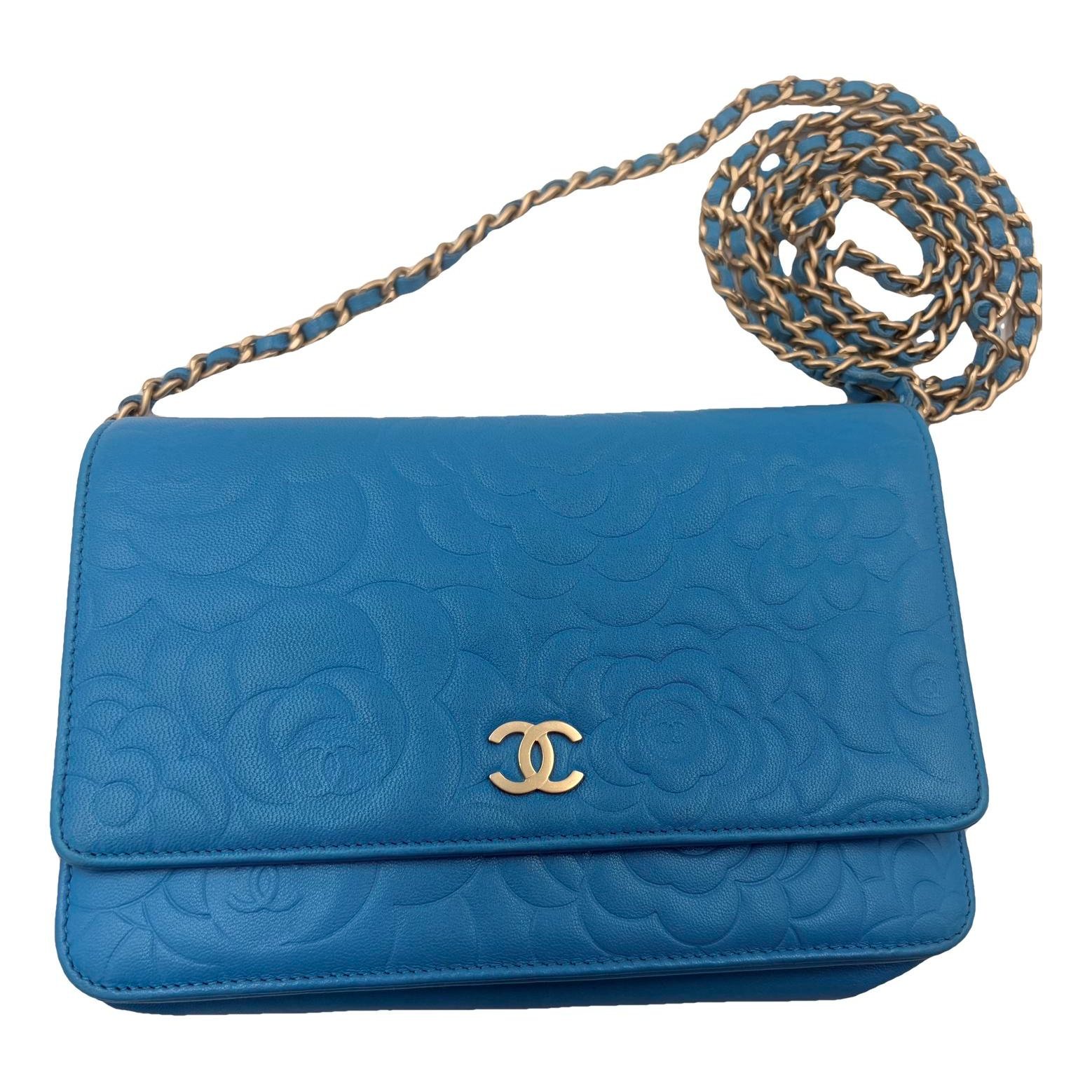 Wallet On Chain leather crossbody bag