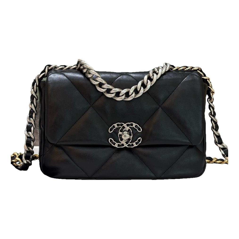 Chanel 19 leather handbag