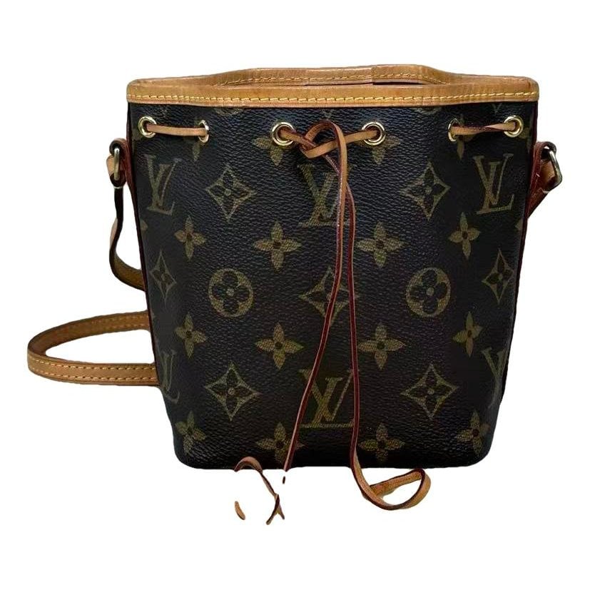 Nano Noé leather handbag