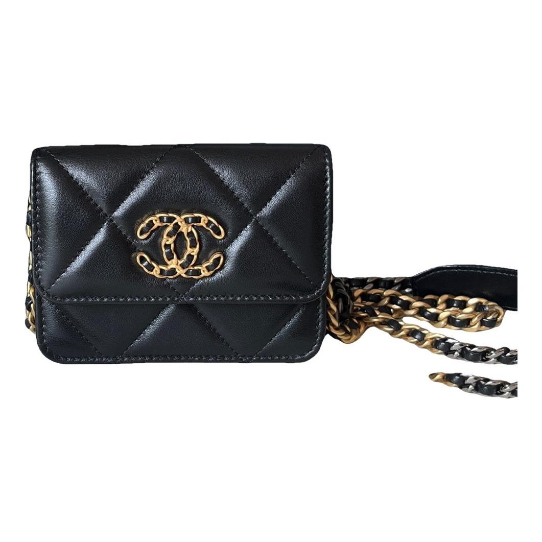 Wallet On Chain Chanel 19 leather crossbody bag
