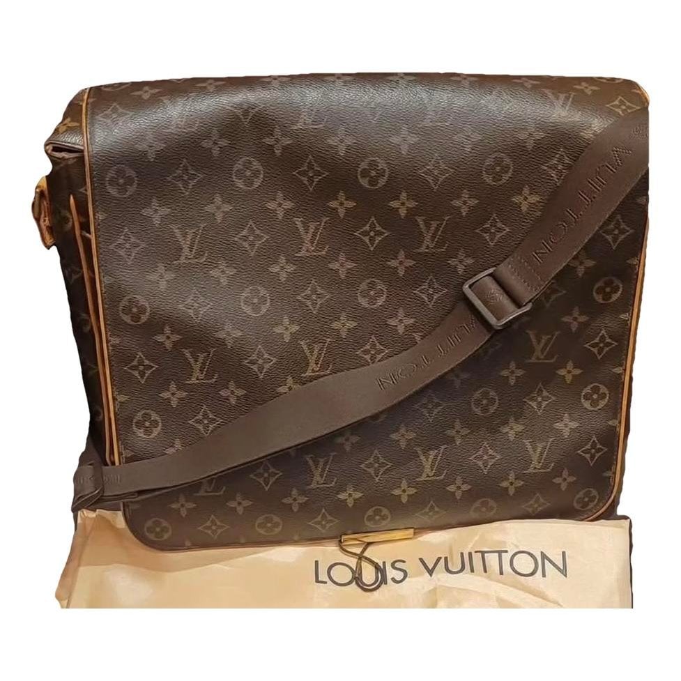 Leather travel bag