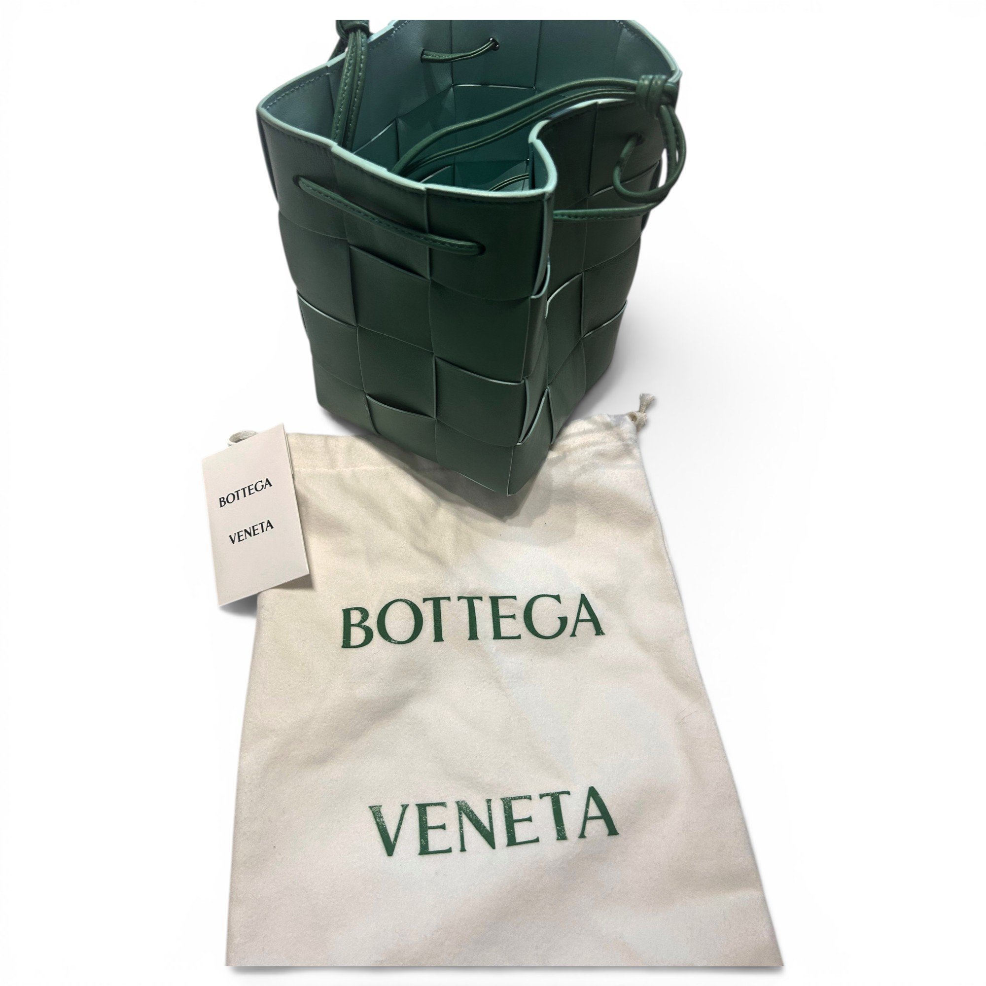 Cassette Bucket leather handbag