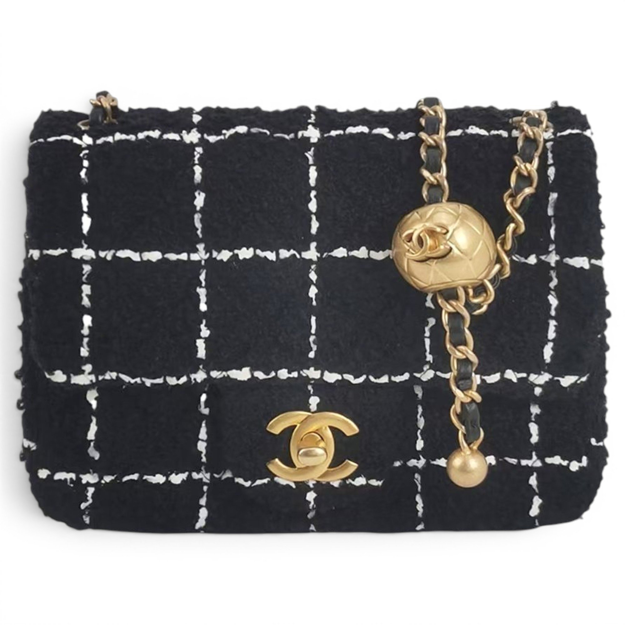 Timeless/Classique tweed crossbody bag