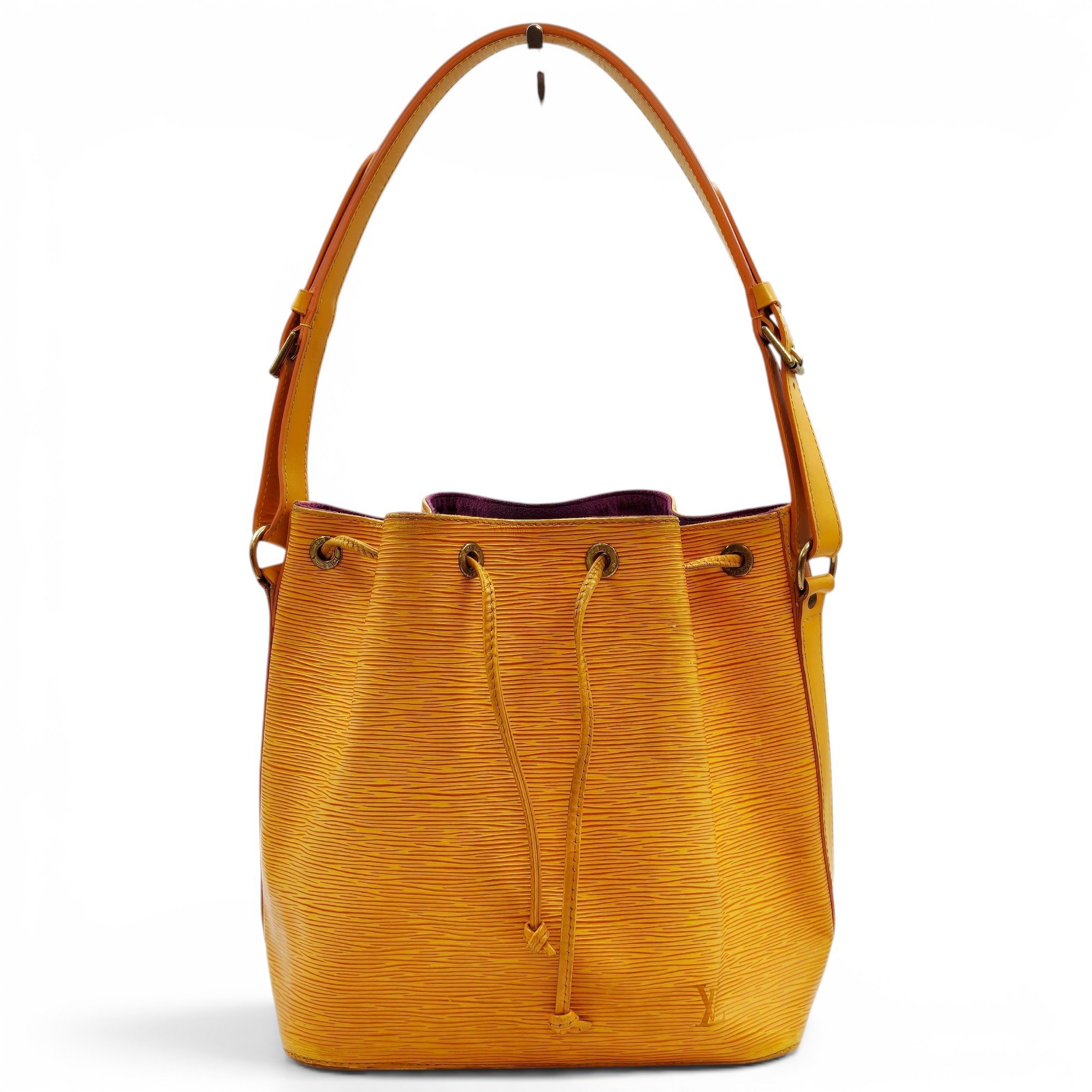 Bucket leather handbag