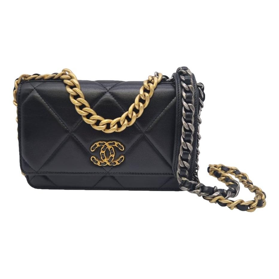 Wallet On Chain Chanel 19 leather crossbody bag