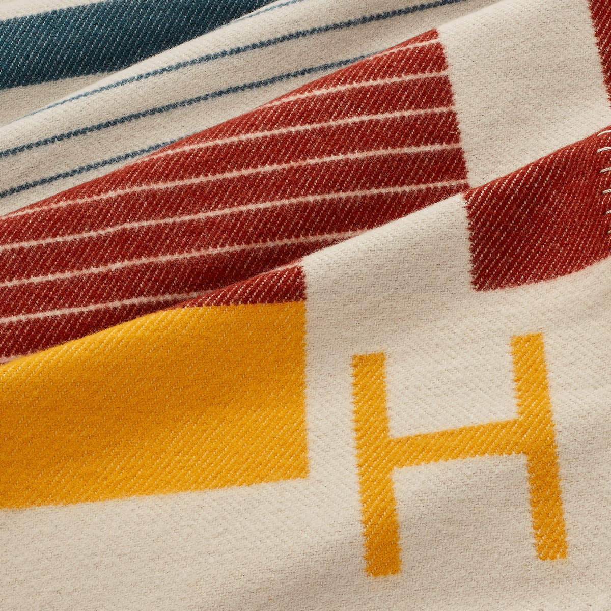 Coussin Hermès Avalon-Piano H103721M : L'incontournable De La Déco De Luxe, Inutilisé