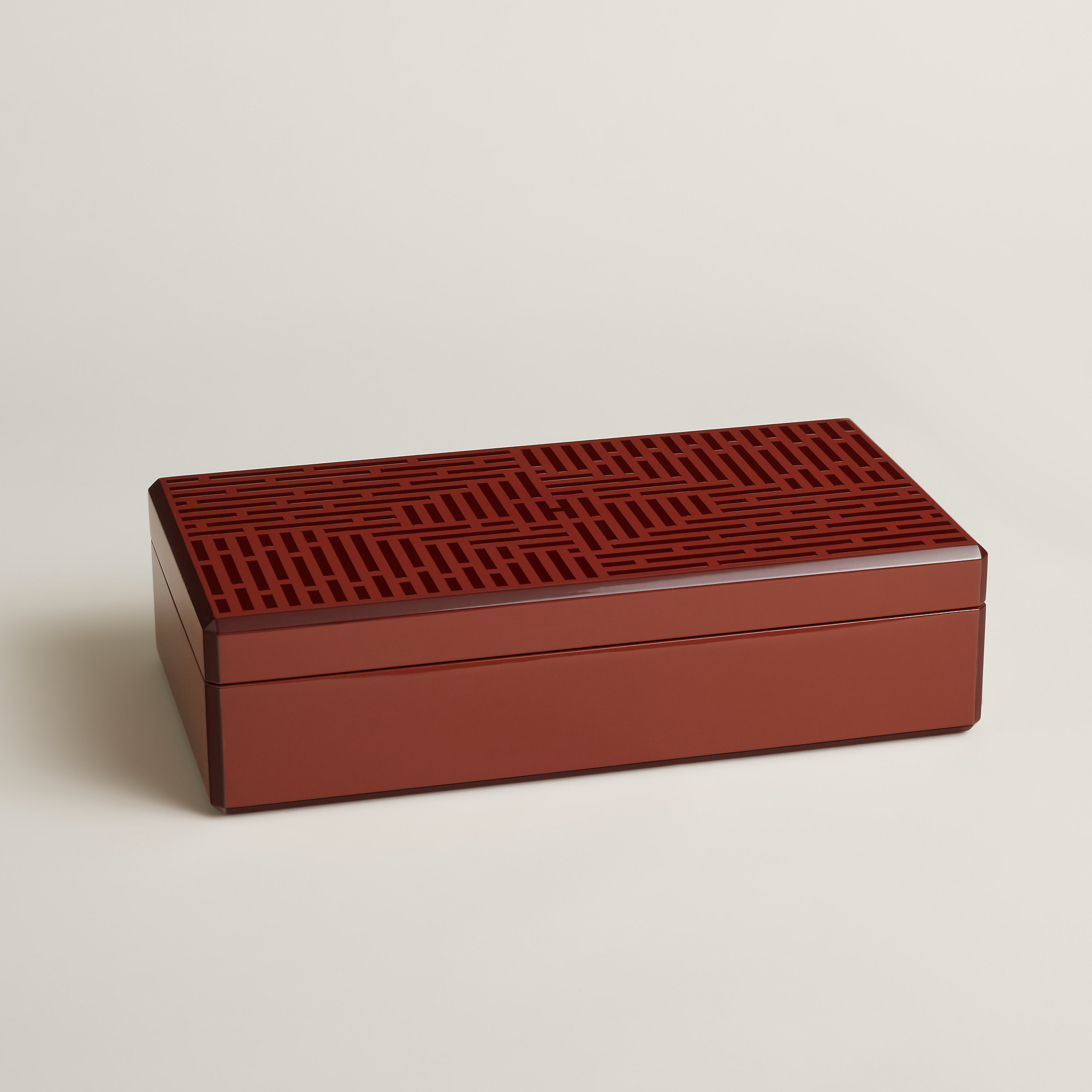 Facettes H en Dedale tie box