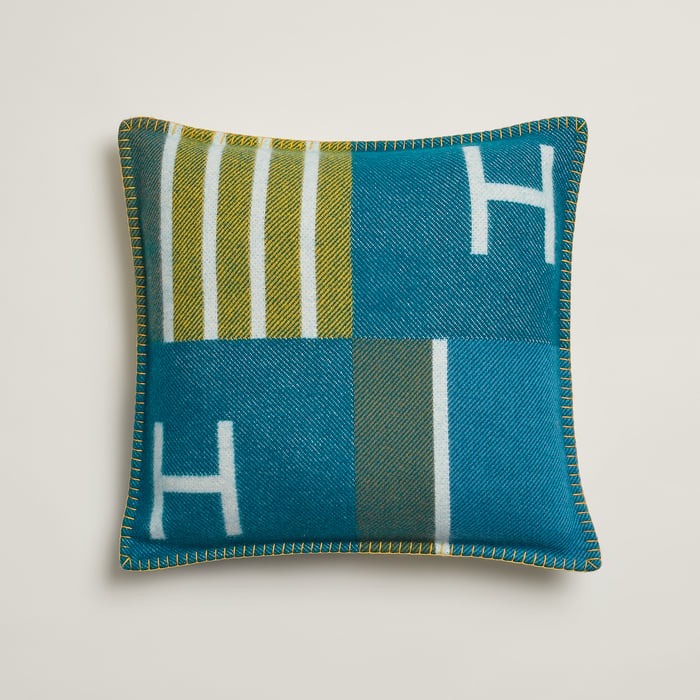 Outremer Avalon Vibration Pillow, Small Model